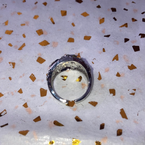 Silver and Black Gemstone Ring I’d say size 5-6 - Picture 3 of 3